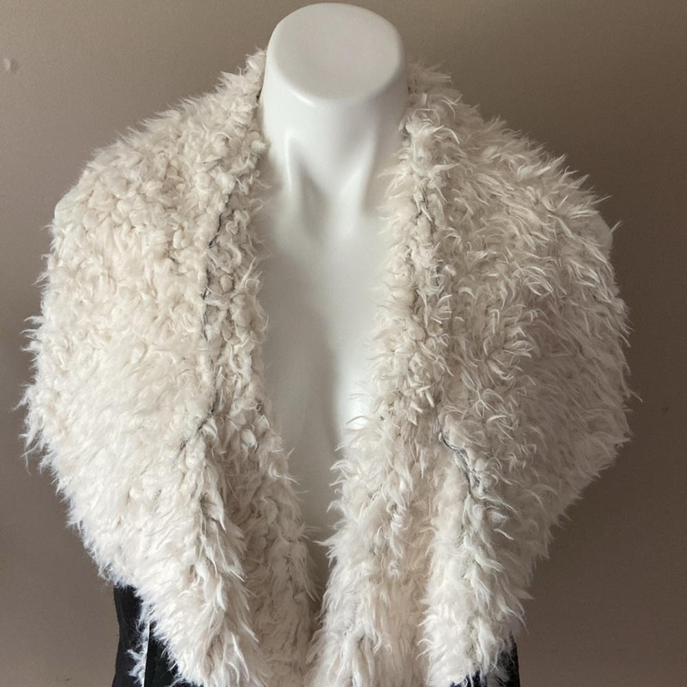 A&O International Black And Cream Sherpa Vest - Picture 5 of 10